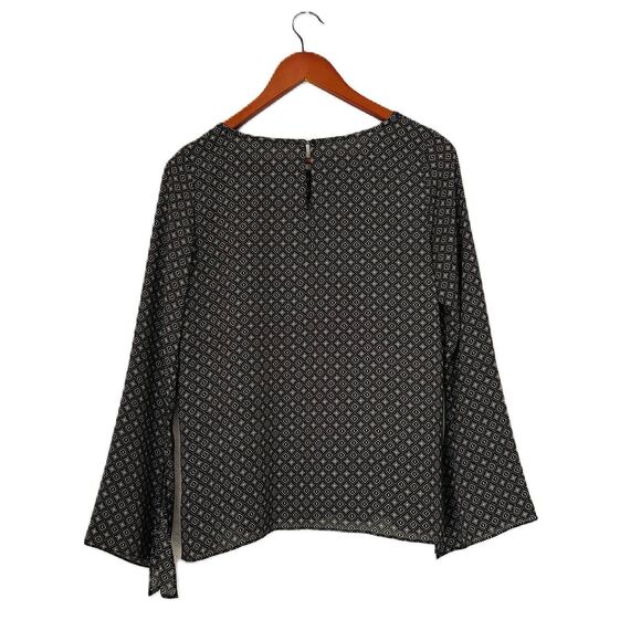 Violet + Claire Blouse Women Size Small Black Tan Geometric Pleats Flowy Office - Picture 2 of 12